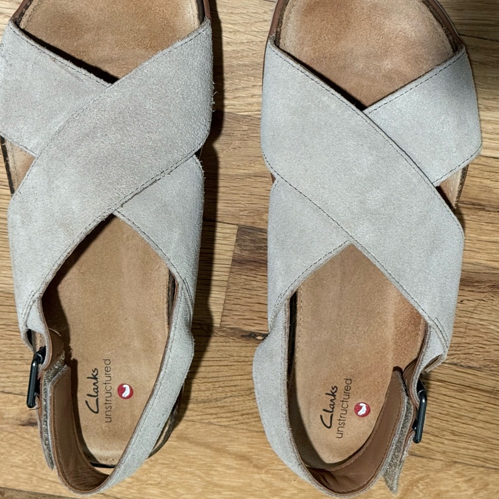 Clarks Women's Light Beige Sandals with Velcro Strap closure
